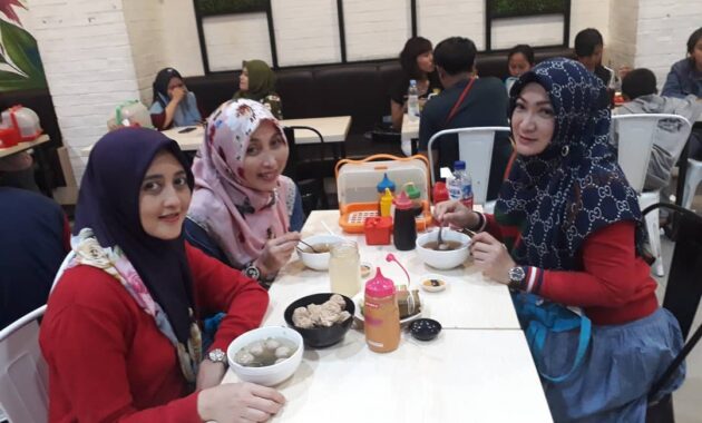 ini dia 10 tempat makan populer di makassar yang recommended dan tutup jam berapa?