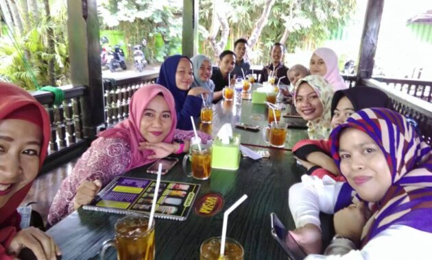 ini dia 10 tempat makan populer di makassar yang recommended dan tutup jam berapa?