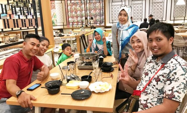 ini dia 10 tempat makan populer di makassar yang recommended dan tutup jam berapa?