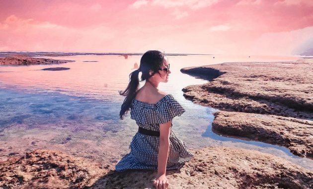 ini dia pesona pantai melasti yang termasuk objek wisata primadona di ungasan bali, Harga Tiket Masuk, Jalan Menuju Lokasi, Fasilitas Yang Ada , Aktivitas Menarik, Pesona Pantai 