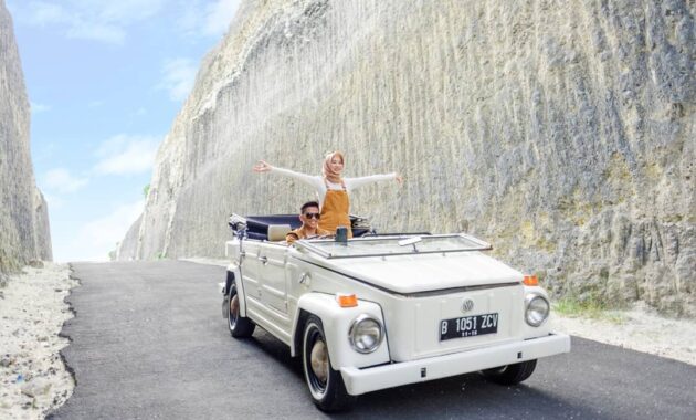 ini dia pesona pantai melasti yang termasuk objek wisata primadona di ungasan bali, Harga Tiket Masuk, Jalan Menuju Lokasi, Fasilitas Yang Ada , Aktivitas Menarik, Pesona Pantai 