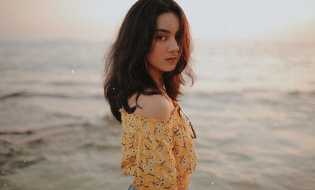 ini dia pesona pantai melasti yang termasuk objek wisata primadona di ungasan bali, Harga Tiket Masuk, Jalan Menuju Lokasi, Fasilitas Yang Ada , Aktivitas Menarik, Pesona Pantai 