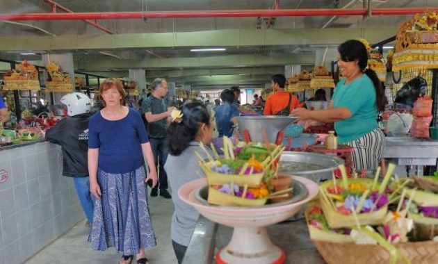 ini dia wajah baru pasar badung pasca kebakaran beberapa waktu lalu, Harga Tiket Masuk, Jalan Menuju Lokasi, Fasilitas, Sekilas Pasar Badung, Daya Tarik 