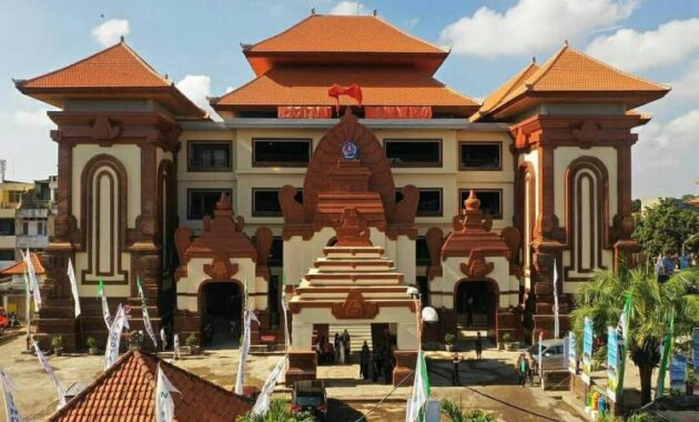 ini dia wajah baru pasar badung pasca kebakaran beberapa waktu lalu, Harga Tiket Masuk, Jalan Menuju Lokasi, Fasilitas, Sekilas Pasar Badung, Daya Tarik 
