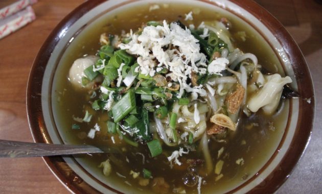 inilah 10 sajian mie ayam terpopuler di kota bandung yang melegenda, simak daftar berikut