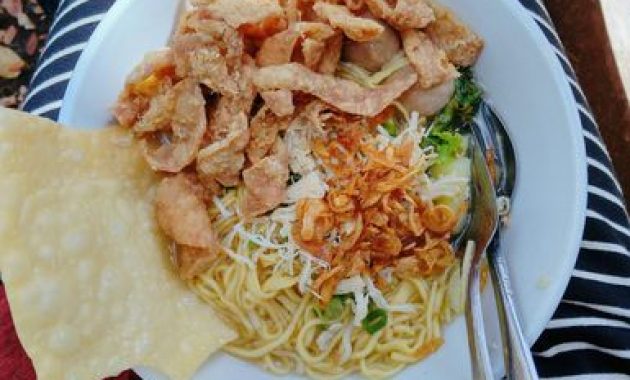 inilah 10 sajian mie ayam terpopuler di kota bandung yang melegenda, simak daftar berikut