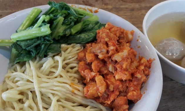 inilah 10 sajian mie ayam terpopuler di kota bandung yang melegenda, simak daftar berikut