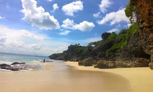 jacuzzi alami di pantai tegal wangi, jadi magnet pengguna instagram, Masih Asing, Kelebihan Objek Ini, Pantai Pasir Putih, Lokasi Google Map, Harga Tiket Masuk