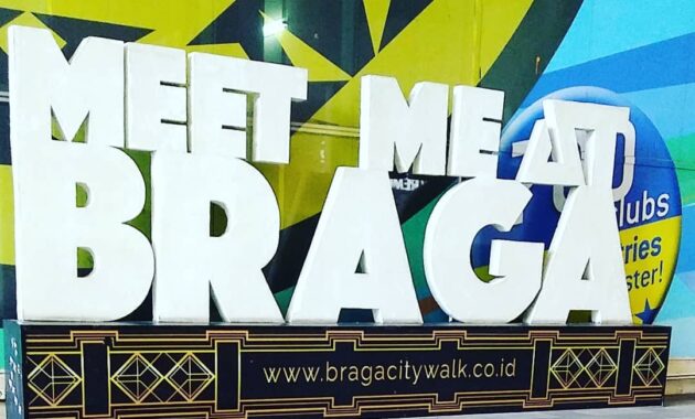 Jalan Braga Kota Bandung Bagus Saat Malam Hari