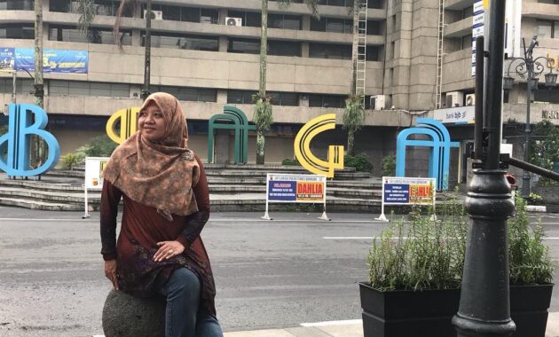 jalan braga kota bandung bagus saat malam hari, Sejarah Jalan Braga, Keunikan, Wisata Kuliner, Hotal Terdekat, Oleh Oleh Khas Bandung