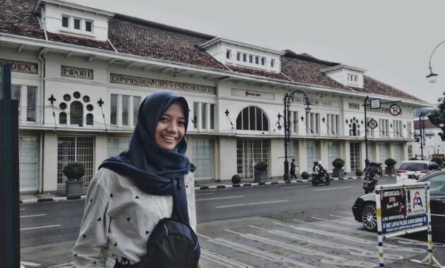 jalan braga kota bandung bagus saat malam hari, Sejarah Jalan Braga, Keunikan, Wisata Kuliner, Hotal Terdekat, Oleh Oleh Khas Bandung