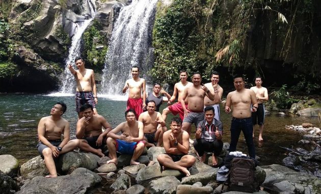 jalan menuju curug kembar
