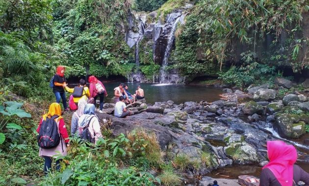 jalan menuju curug kembar