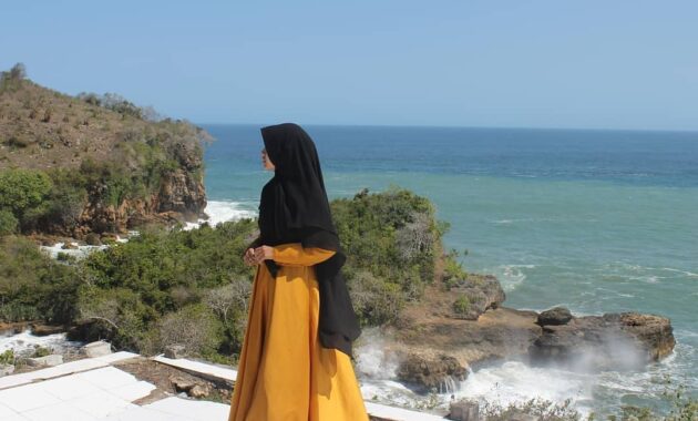Jalan Menuju Lokasi Pantai Serang di Blitar Jawa Timur dan Berapa Harga Tiket Masuknya?