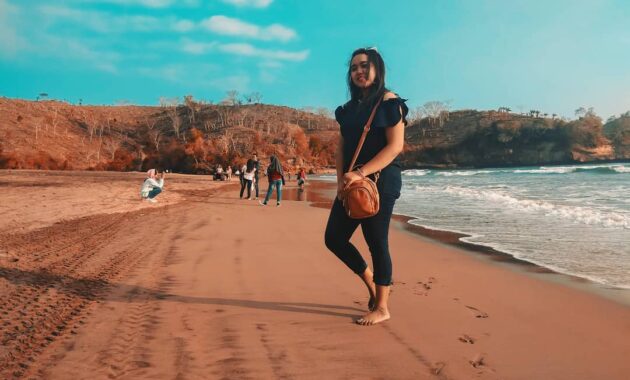 jalan menuju lokasi pantai serang di blitar jawa timur dan berapa harga tiket masuknya?