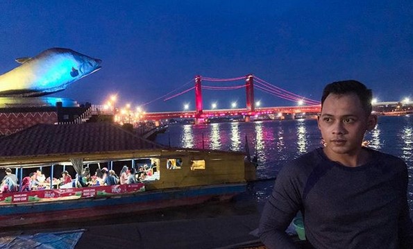 jembatan ampera malam hari