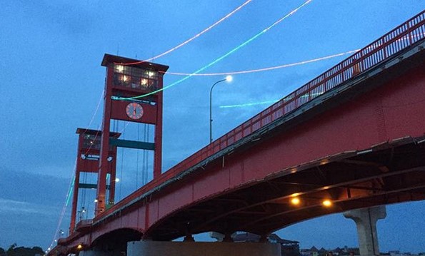 jembatan ampera malam hari