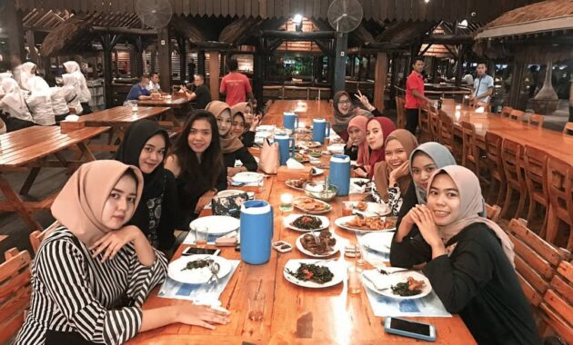 kampung laut semarang: restoran apung paling pas untuk family time, Daftar Harga Menu, Daftar Harga Minuman, Jalan Menuju Lokasi, Fasilitas, Daya Tarik Kampung Laut
