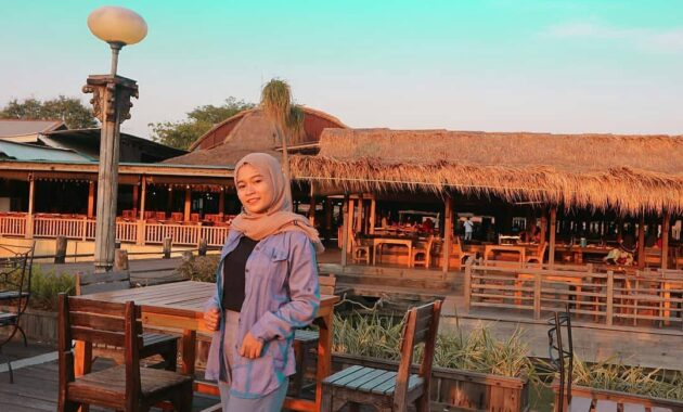kampung laut semarang: restoran apung paling pas untuk family time, Daftar Harga Menu, Daftar Harga Minuman, Jalan Menuju Lokasi, Fasilitas, Daya Tarik Kampung Laut