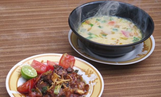 kamu pecinta kuliner? sudah pernah coba soto enak di bandung ini belum?