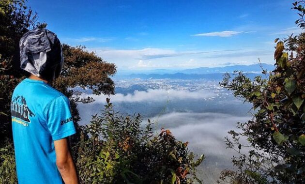 kamu pendaki sejati? coba taklukkin 10 rekomendasi gunung tertinggi di negara malaysia ini