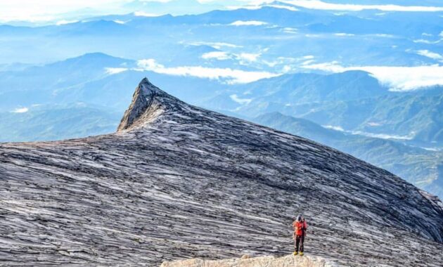 Kamu Pendaki Sejati? Coba Taklukkin 10 Rekomendasi Gunung Tertinggi di Negara Malaysia Ini