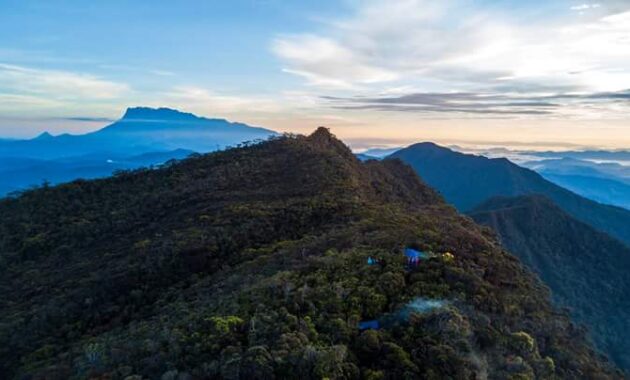kamu pendaki sejati? coba taklukkin 10 rekomendasi gunung tertinggi di negara malaysia ini