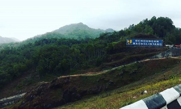keindahan alam yang memikat di waduk wadaslintang jawa tengah