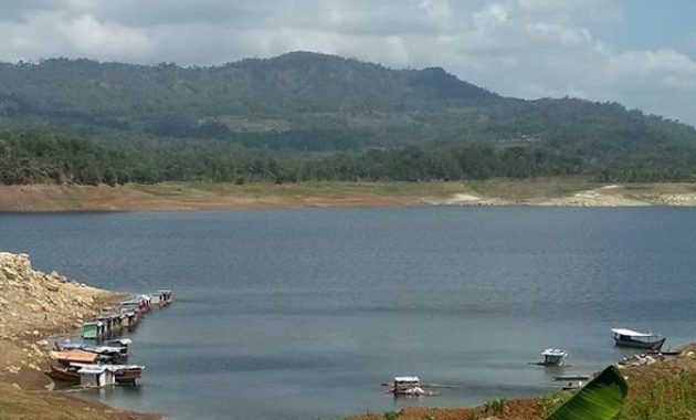 keindahan alam yang memikat di waduk wadaslintang jawa tengah
