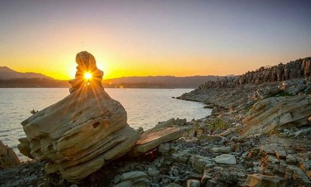 keindahan alam yang memikat di waduk wadaslintang jawa tengah