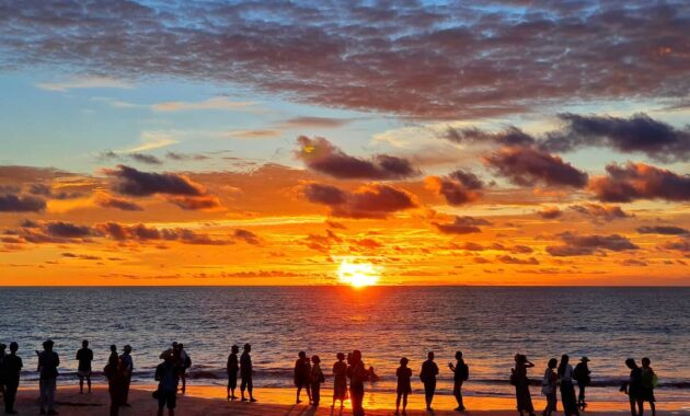keindahan pantai jimbaran bali, Harga Tiket Masuk, Pulau Dewata, Keunggulan Pantai ini, Keindahan dan Potensi, Rute Menuju Lokasi