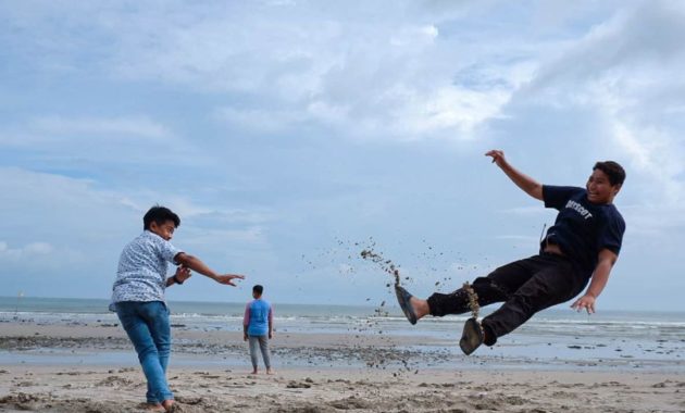 keindahan pantai labuhan gresik, Hampir Mirip, Pesona Keindahan, Bentuk Memanjang, Aktifitas Lain, Lokasi Dimana