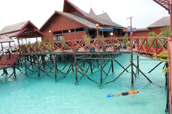 cara menuju pantai derawan, derawan, harga tiket masuk pantai derawan, hotel dekat pantai derawan, liburan ke derawan, liburan seru ke pantai derawan, lokasi pantai derawan, objek wisata derawan, pantai derawan, penginapan di derawan, penginapan di pulau derawan, wisata derawan, keindahan surga bawah laut pantai derawan kalimantan timur