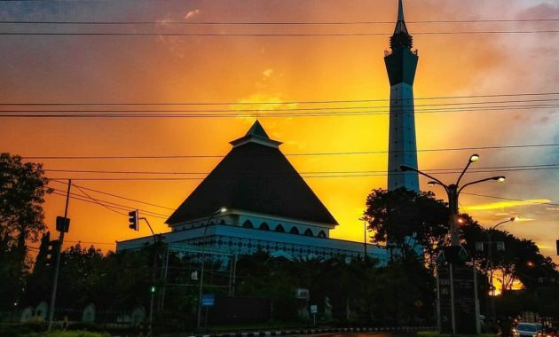 keunikan masjid agung gresik, Objek Religi, Tata Letak Bangunan , Bagian Bangunan , Fungsi Atap, Lokasi Dimana