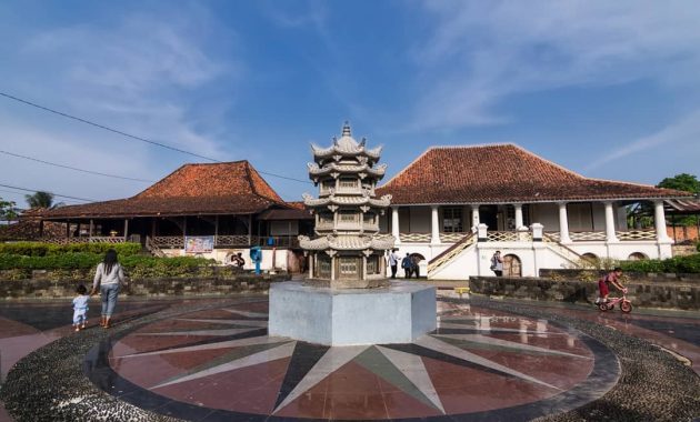 keunikan objek wisata kampung kapitan