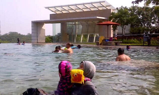 kolam renang bukit golf cibubur, harga tiket masuk mulai 50rb, buka jam 7 pagi