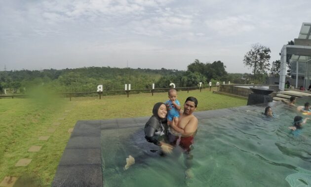 kolam renang bukit golf cibubur, harga tiket masuk mulai 50rb, buka jam 7 pagi