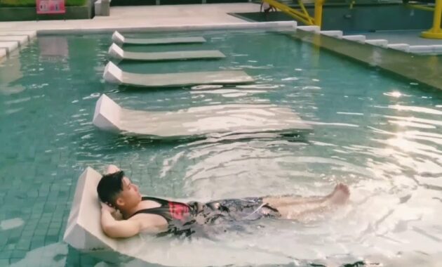 kolam renang bukit golf cibubur, harga tiket masuk mulai 50rb, buka jam 7 pagi
