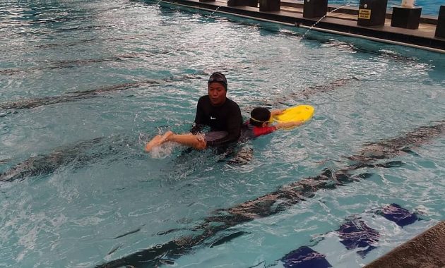 kolam renang paragon