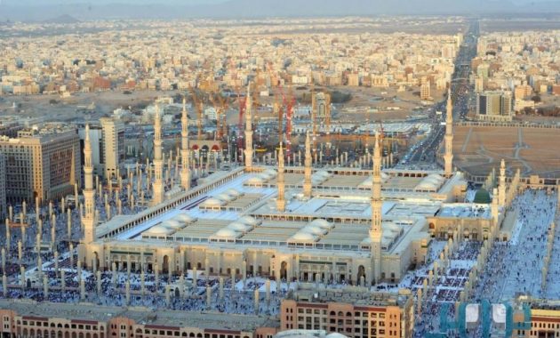 Lebaran di Madinah, Para Pria Punya Cara Luar Biasa Merayakannya! Baca ini