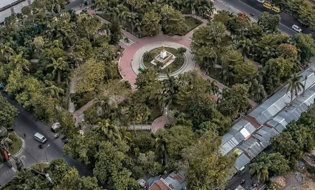 letak alun alun kota kediri, Tiada Henti, Hiburan Penting, Ramai Ketika Malam, Lokasi Dimana, Rencana Dirombak