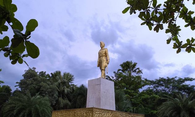 letak alun alun kota kediri, Tiada Henti, Hiburan Penting, Ramai Ketika Malam, Lokasi Dimana, Rencana Dirombak