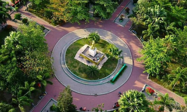 letak alun alun kota kediri, Tiada Henti, Hiburan Penting, Ramai Ketika Malam, Lokasi Dimana, Rencana Dirombak