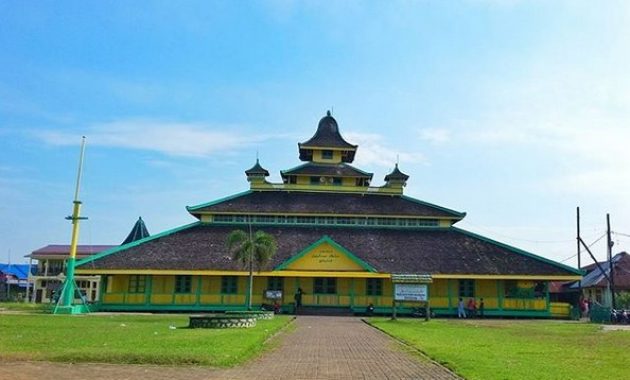 letak masjid jami pontianak kalimantan barat, Masjid Jami Pontianak, Letak Alamat, Profil Sultan Syarif Abdurrahman Alkadrie, Arsitektur Pembangunan