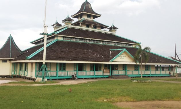 letak masjid jami pontianak kalimantan barat, Masjid Jami Pontianak, Letak Alamat, Profil Sultan Syarif Abdurrahman Alkadrie, Arsitektur Pembangunan