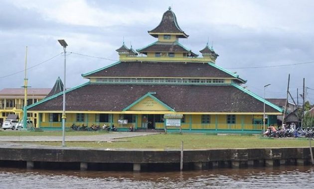 letak masjid jami pontianak kalimantan barat, Masjid Jami Pontianak, Letak Alamat, Profil Sultan Syarif Abdurrahman Alkadrie, Arsitektur Pembangunan