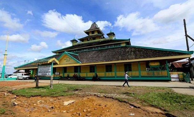 letak masjid jami pontianak kalimantan barat, Masjid Jami Pontianak, Letak Alamat, Profil Sultan Syarif Abdurrahman Alkadrie, Arsitektur Pembangunan