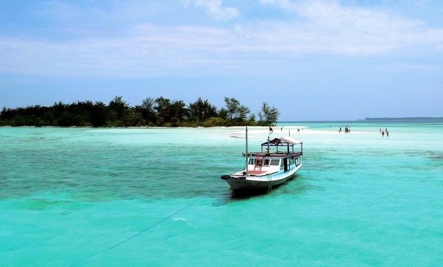 Liburan Ala Backpacker Ke Karimunjawa, Hemat dan Seru! Simak 10 Tips Berikut Ini