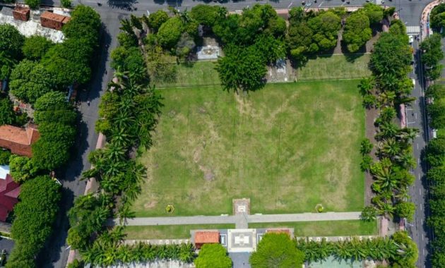 lokasi taman blambangan, Jarang Dilirik, Menilik Lokasi, Pagelaran Seni dan Budaya, Fasilitas Yang Ada, Dilirik Masyarakat