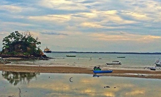 lokasi wisata pantai melawai kota balikpapan kalimantan timur dan berapa harga tiket masuknya?, Lokasi Dimana , Rute Menuju Lokasi , Daya Tarik, Batu Karang, Fasilitas Yang Ada 